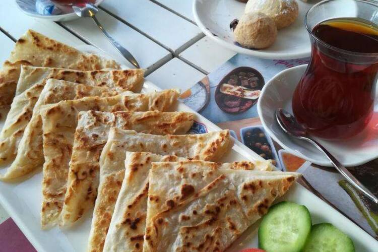 Sohbetleri Kadar Uzun Ve Keyifli Happy Moon S Cafe Facebook